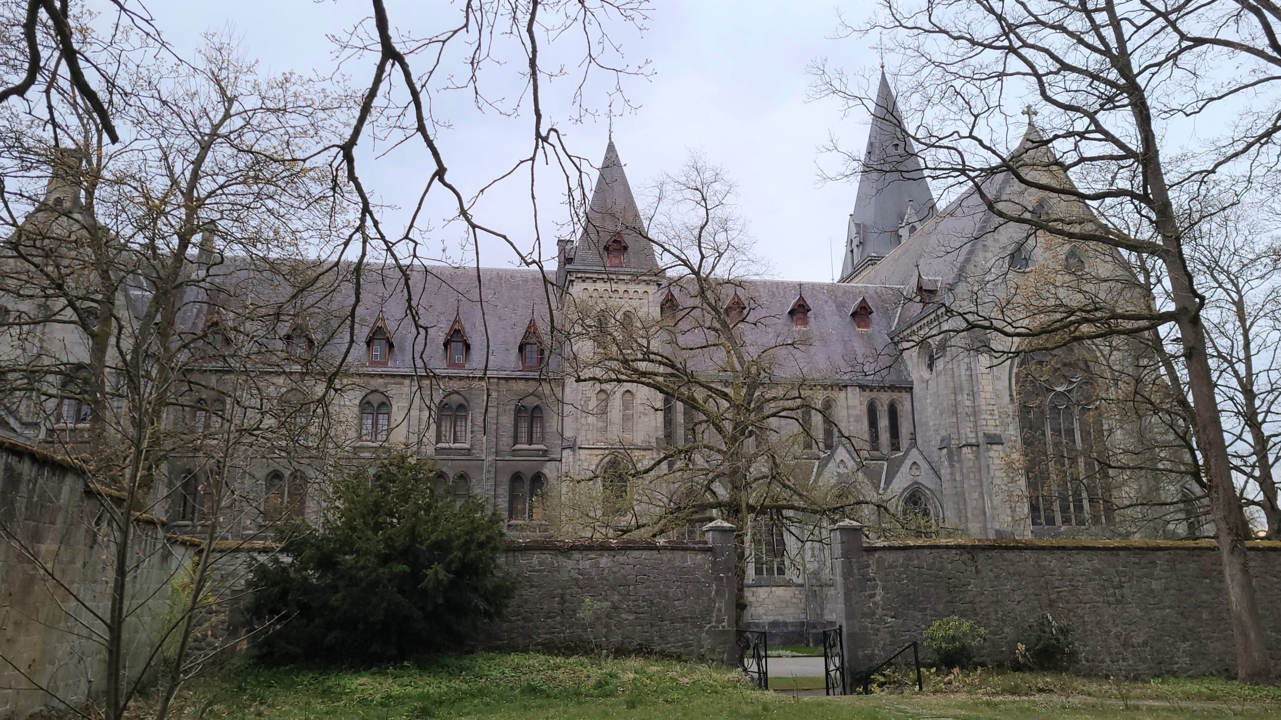 Abbaye de Maredret vue depuis le jardin